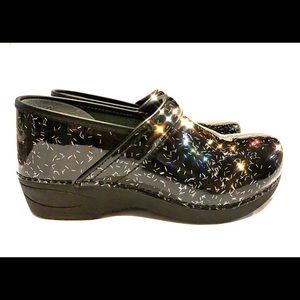 Dansko XP 2.0 patent clog with rainbow flecks